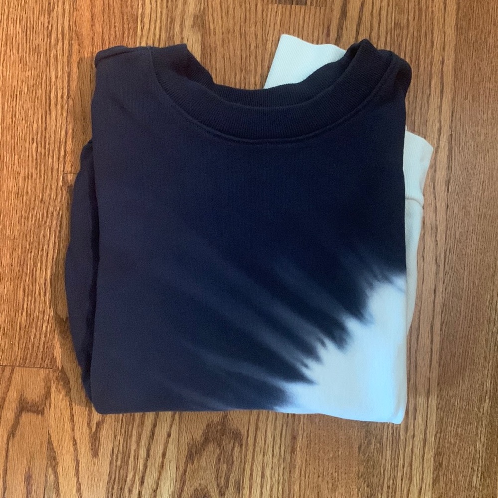Gap, size Large sweatshirt in blue and white tie dye